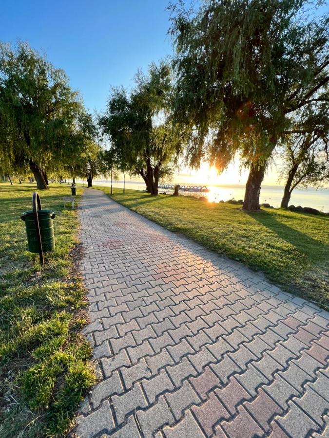 Seaforth Apartment Сиофок Екстериор снимка