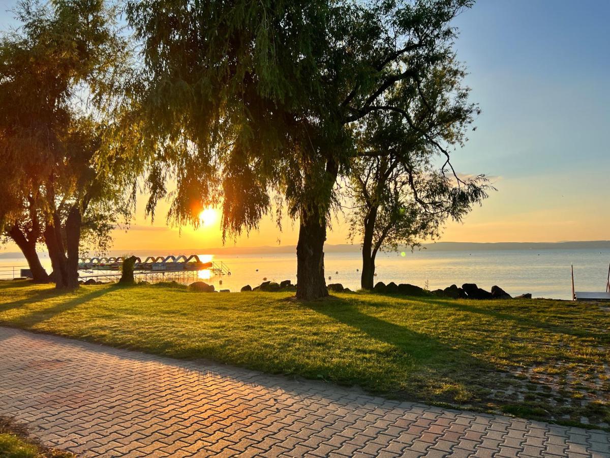 Seaforth Apartment Сиофок Екстериор снимка